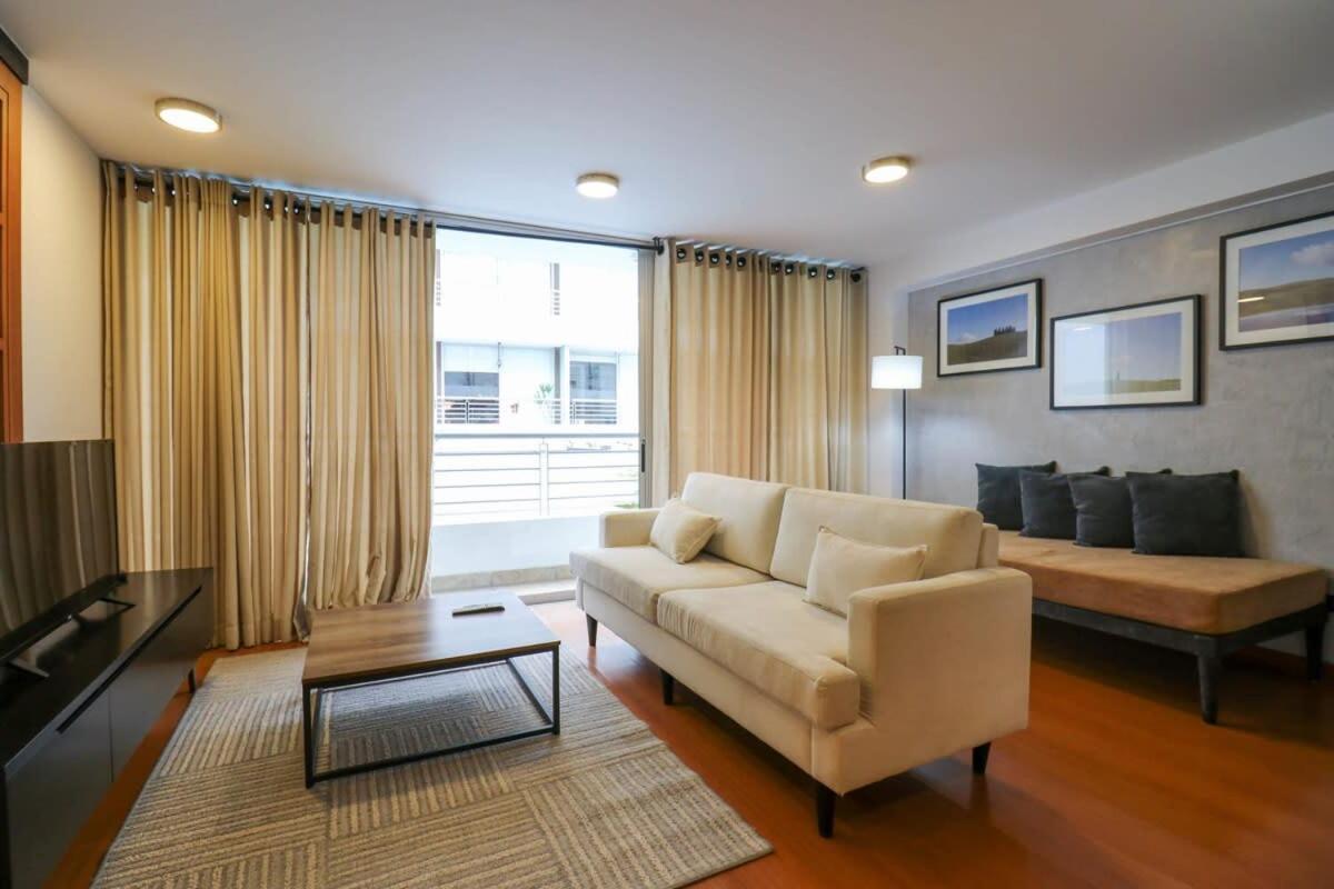 Art Deco 1br With Pool View In Barranco Lima